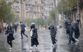 גשם בירושלים (צילום: חיים גולדברג פלאש 90)