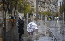 מזג אוויר גשום, גשם, ירושלים (צילום: חיים גולדברג/פלאש 90)