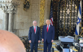 דונלד טראמפ ובנימין נתניהו באחוזתו של טראמפ בפלורידה (צילום: עידן קוולר, וואלה)