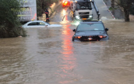 הצפה באבו גוש (צילום: כבאות והצלה לישראל מחוז ירושלים)