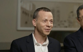 עמית סגל ובן כספית מראיינים את בני גנץ בערוץ 12 (צילום: צילום מסך ערוץ 12)