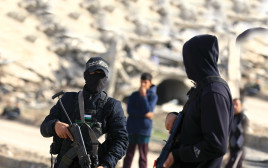 חמושי חמאס בעזה (צילום: רויטרס)