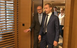 "מודה לנשיא אופ"א על שנענו לבקשתי". יו"ר ההתאחדות זוארץ עם צ'פרין (צילום: ניב אהרונסון)