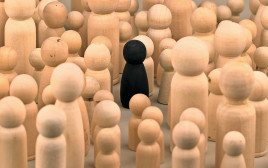 יצאנו מממ"ד שסגר עלינו ככלוב של זהב (צילום: אינגאימג')