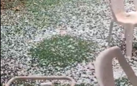 ברד כבד בנתניה (צילום: צילום מסך רשת X)