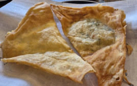  בוריקה ביצה ובוריקה תפוח אדמה (צילום: ניר קיפניס)