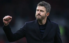 יונייטד של פעם. קאריק מנצח על המקהלה (צילום: GettyImages, James Gill - Danehouse)