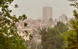 אובך בירושלים, מזג אוויר (צילום: אבשלום ששוני)