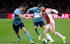 שחקן אייאקס, אוסקר גלוך, במשחק מול פורטונה סיטארד (צילום: אימג'בנק  GettyImages, Soccrates Images)