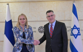 שר החוץ גדעון סער, שרת החוץ של פינלנד, אלינה ולטונן (צילום: שלומי אמסלם, לע"מ)