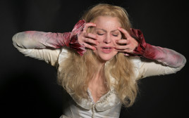 הדיבוק (צילום: יוסי צבקר)