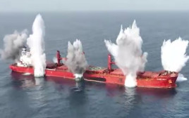 הטבעת ספינה ע"י החות'ים  (צילום: רשתות ערביות)