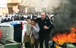 איור: הלינץ' בחיילות בבני ברק (צילום: איור: אורי אינקס)