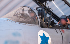 טייסי חיל האוויר חוזרים מתקיפה באיראן  (צילום: דובר צה"ל)