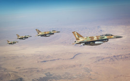 מטוסי חיל האוויר (F-16) בדרך לאיראן  (צילום: דובר צה"ל)