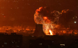 תקיפת מאגרי נפט באיראן (צילום:  ATTA KENARE / AFP via Getty Images)