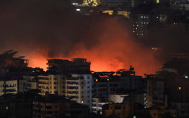 חיל האוויר תוקף את הדאחייה בלבנון (צילום: רויטרס)