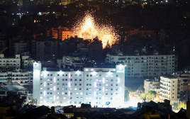 התקפות חיל האוויר בלבנון: פיצוצים עזים בדחאיה בבירות (צילום: רויטרס)