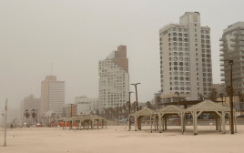 אובך בתל אביב (צילום: אבשלום ששוני)