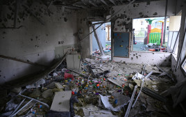 נזק בגן ילדים בראשון לציון בעקבות ירי טילים מאיראן (צילום: אבשלום ששוני)