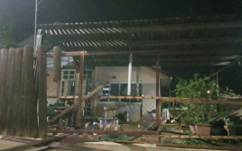 אחת מזירות ההרס בדימונה לאחר נפילת הטיל (צילום: שימוש לפי סעיף 27א')