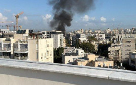 עשן מעל תל אביב לאחר מטח טילים איראני (צילום: שימוש לפי סעיף 27א')