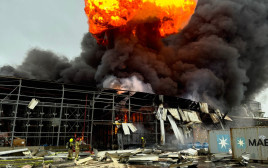 הדרמה בנאות חובב לאחר פגיעת הטיל האיראני (צילום: כבאות והצלה נגב)