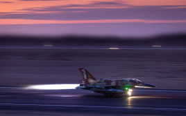 מטוס של חיל האוויר ממריא לתקיפה באיראן (צילום: דובר צהל)