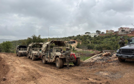 כוחות אוגדה 162 בלבנון (צילום: אבי אשכנזי)