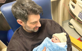 חיים אתגר ובנו השלישי (צילום: צילום פרטי)