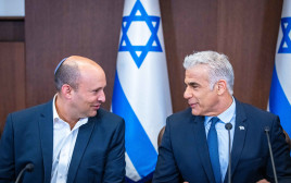 יאיר לפיד ונפתלי בנט (צילום: פלאש 90,אוליביה פיטוסי)