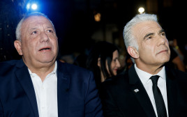 יאיר לפיד, גדי איזנקוט (צילום: משה שי, פלאש 90)