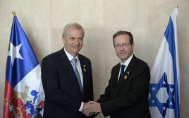 נשיא המדינה יצחק הרצוג, נשיא צ'ילה, חוסה אנטוניו קאסט (צילום: עמוס בן גרשום לע"מ)