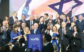 בנימין נתניהו חוגג ניצחון בבחירות (צילום: מרק ישראל סלם)