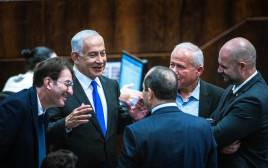 בנימין נתניהו וחברי הליכוד (צילום: אוליבר פיטוסי, פלאש 90)