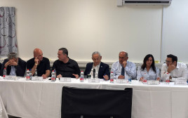 נתניהו והשרים בשלומי (צילום: ללא קרדיט)