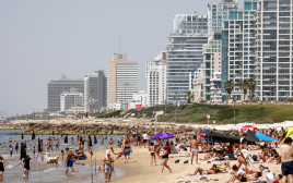 יום שרבי בחוף הים בתל אביב (צילום: דור פזואלו, פלאש 90)