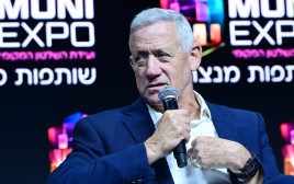 בני גנץ בוועידת מרכז השלטון המקומי (צילום: אבשלום ששוני)