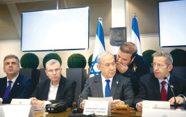 ישיבת ממשלה של נתניהו (צילום: מרים אלסטר פלאש 90)