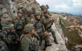 אייל זמיר במבצר הבופור בלבנון (צילום: דובר צהל)
