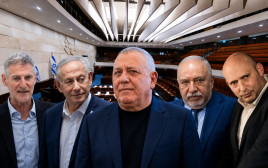 נפתלי בנט, אביגדור ליברמן, גדי איזנקוט, בנימין נתניהו, יאיר גולן על רקע הכנסת (צילום: פלאש 90,שרון לייבל,יונתן זינדל פלאש 90,אוליבייה פיטוסי פלאש 90 ,חיים גולדברג פלאש 90,צפריר אביוב, פלאש 90)