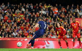 צ'אבי סימונס בהולנד (צילום: Florencia Tan Jun - UEFA / Contributor)