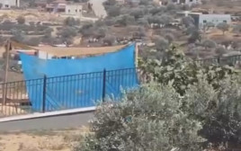 המתנחלים בכפר קוסרה (צילום: ללא קרדיט)