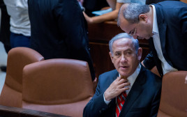 אחמד טיבי ובנימין נתניהו ב-2015 (צילום: יונתן זינדל פלאש 90)