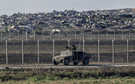 כוח צה"ל בגבול רצועת עזה (צילום: צפריר אביוב, פלאש 90)