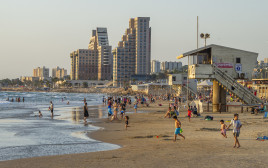 חוף הים בחיפה (צילום: Sharon Leibel/Flash90)