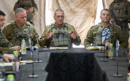 הרמטכ"ל, רא"ל אייל זמיר ומפקדי פיקוד הדרום ורצועת עזה בביקור ברצועה (צילום: דובר צהל)