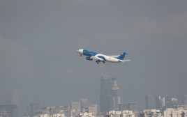 מטוס איירבוס A330-300 שהוסב למטוס מטען (צילום: התעשייה האווירית)
