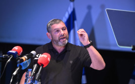 עופר וינטר, בכנס בראשון לציון (צילום: אבשלום ששוני)