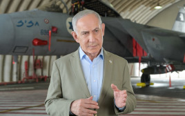 בנימין נתניהו בבסיס חיל האוויר (צילום: מעיין טואף לע"מ)